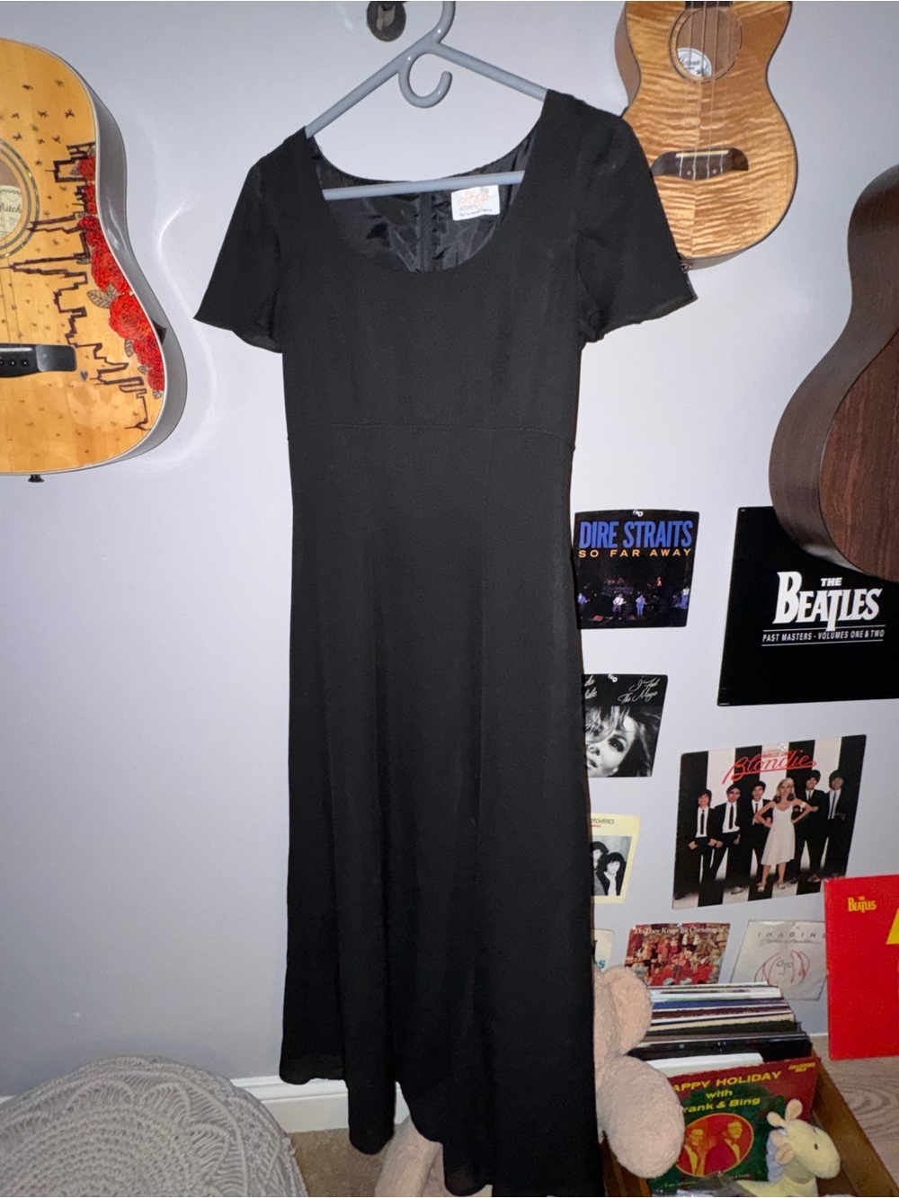 Classic Black Short-Sleeve Maxi Dress - Elegant Everyday